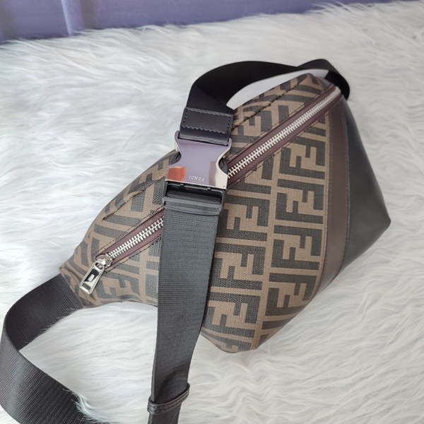 スーパーコピーブランドバッグ背面デザイン